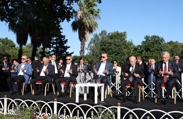 Türkiye'nin kalbi Saraçhane'de attı! Vatandaşlar 15 Temmuz anma programına akın etti